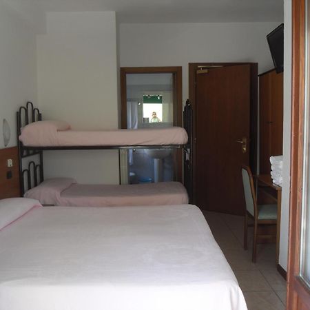 Hotel Ferrara San Benedetto del Tronto Room photo